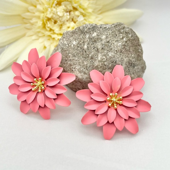 BOHEMIAN FLOWER 🌸 EARRINGS - Picture 2 of 8